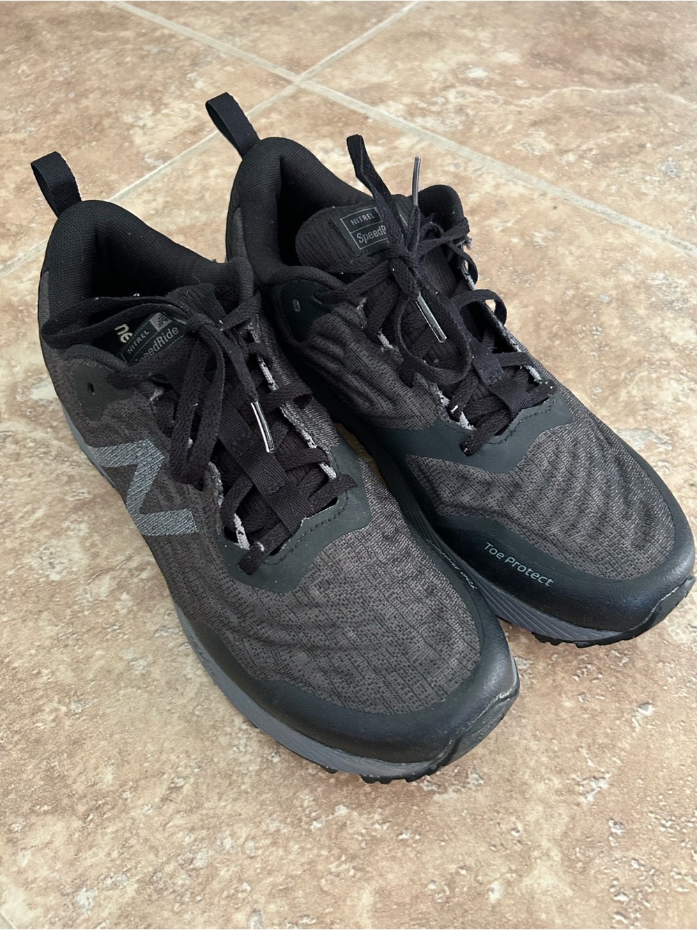 New Balance Men's Black and Gray Trail Running Shoes